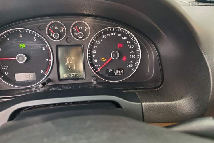 Used Volkswagen Passat 2009 1.8T Automatic Luxury Edition Odometer Close Up