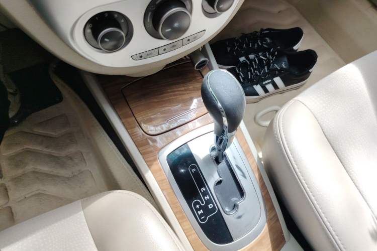 Used Buick Excelle 2015 1.5L Automatic Classic Model
