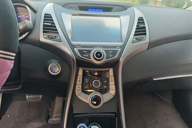 Used Hyundai Elantra (5th Generation / Langdong) 2015 1.6L Automatic Leading Model Audio And AC Panel