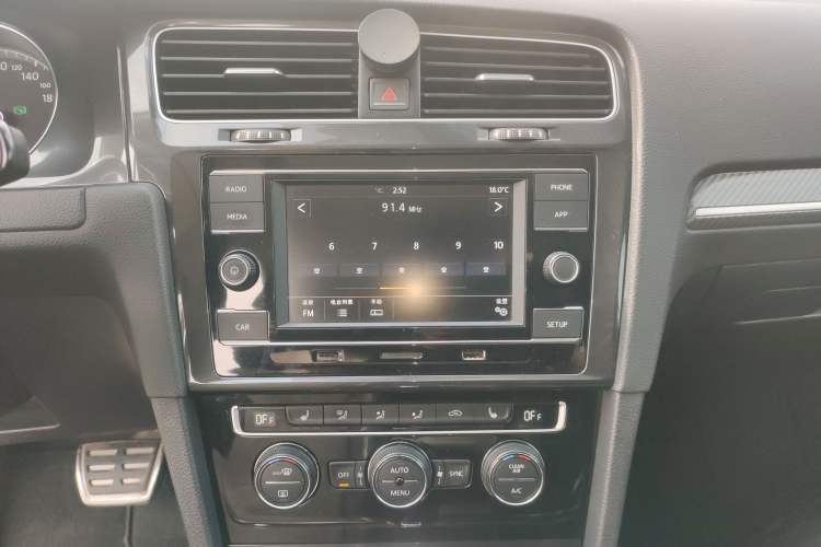 Used Volkswagen Golf 2018 230TSI Automatic Luxury Version
