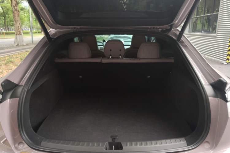 Used ONVO L60 2024 60 kWh Rear-Drive Version