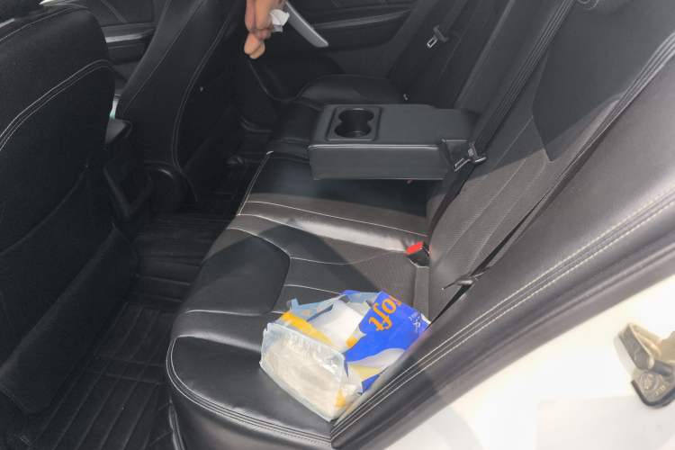 Used Geely Auto Emgrand 2016 Sedan 1.5L CVT Upward Version
