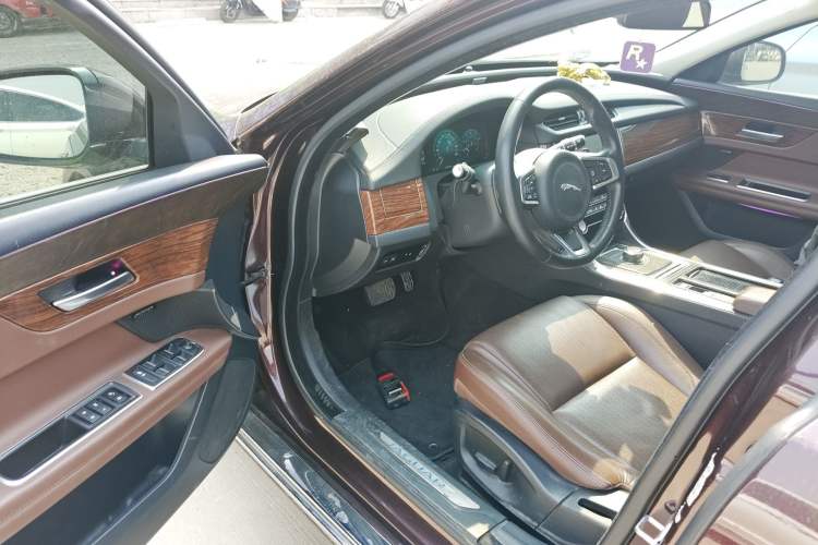 Used Jaguar XFL 2019 XFL 2.0T 250 PS Two-Wheel-Drive Luxury Edition