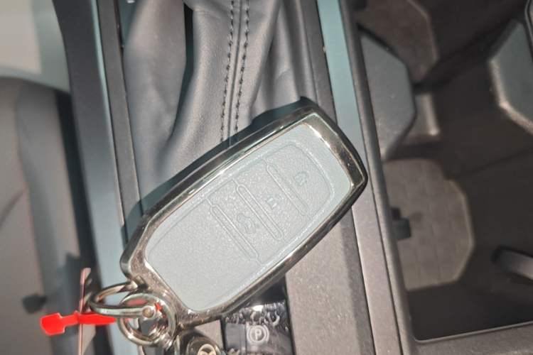Used Toyota RAV4 2026 Model 2.0L Two-Wheel Drive Luxury Edition
