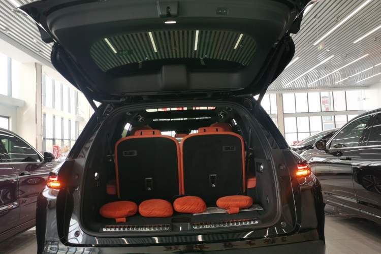 Used Li Auto L8 2024 Pro Model
