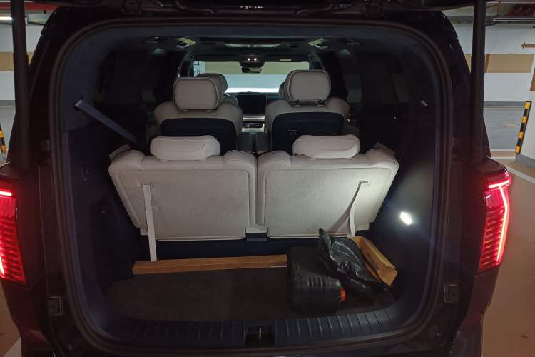 Used Zeekr 009 2022 WE Edition Trunk