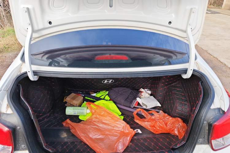 Used Hyundai Verna (older generation) 2017 1.4L Manual Colorful Skyroof Version China V Standard