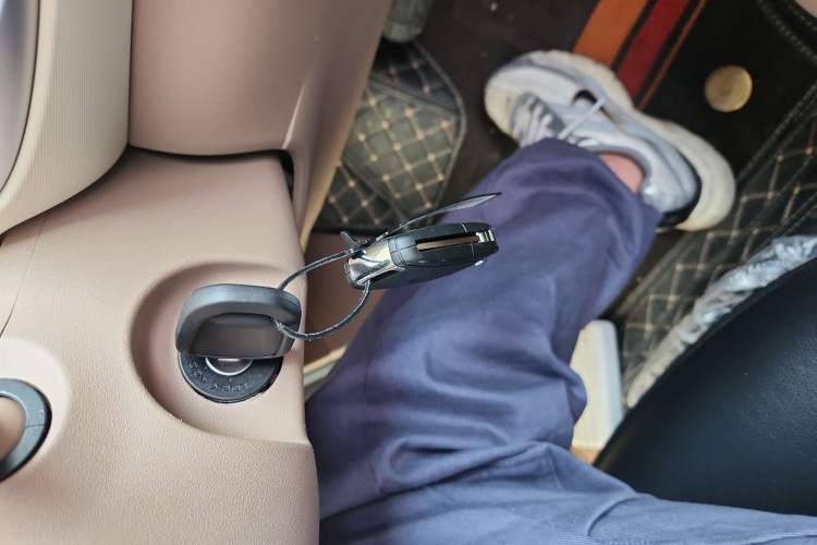 Used Wuling Hongguang MINIEV 2025 Four-Door Version Advanced Edition Vehicle Key