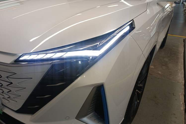 Used CHANGAN OSHAN Z6 New Energy 2022 Blue Whale iDD 150KM Flagship PLUS Smart Parking Edition Left Front Headlight