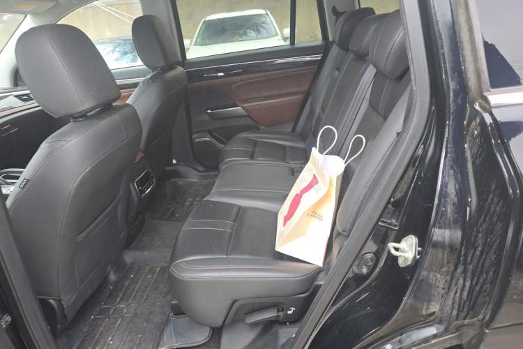 Used GAC Trumpchi GS8 2017 320T Two-Wheel Drive Luxury Edition (7 Seats)
