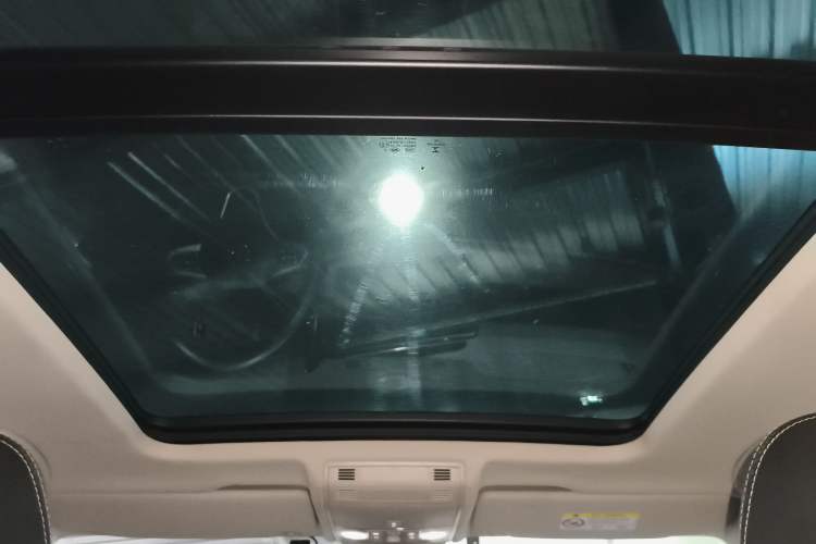 Used Volkswagen Tayron 2023 280TSI Two-Wheel-Drive Luxury Plus Advanced Version Headliner