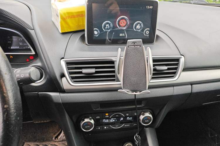 Used Mazda 3 Axela 2014 Hatchback 2.0L Automatic Flagship Model Audio And AC Panel