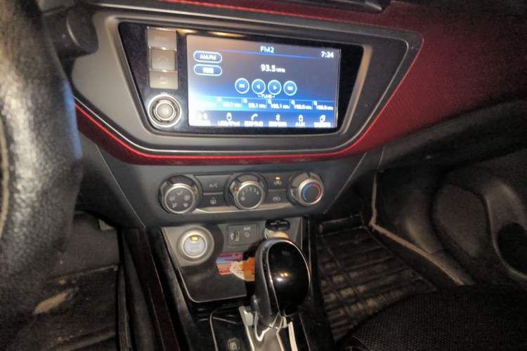 Used Nissan Lannia 2016 1.6L CVT Smart Cool Edition Audio And AC Panel