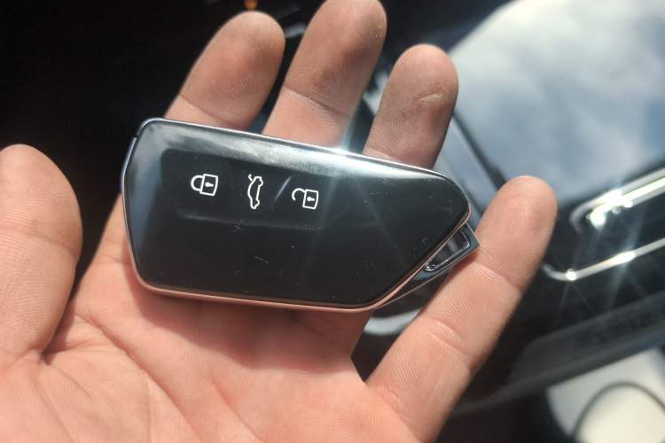 Used Volkswagen Talagon 2024 380TSI All-Wheel Drive Luxury Prestige Pro 6-Seater Vehicle Key