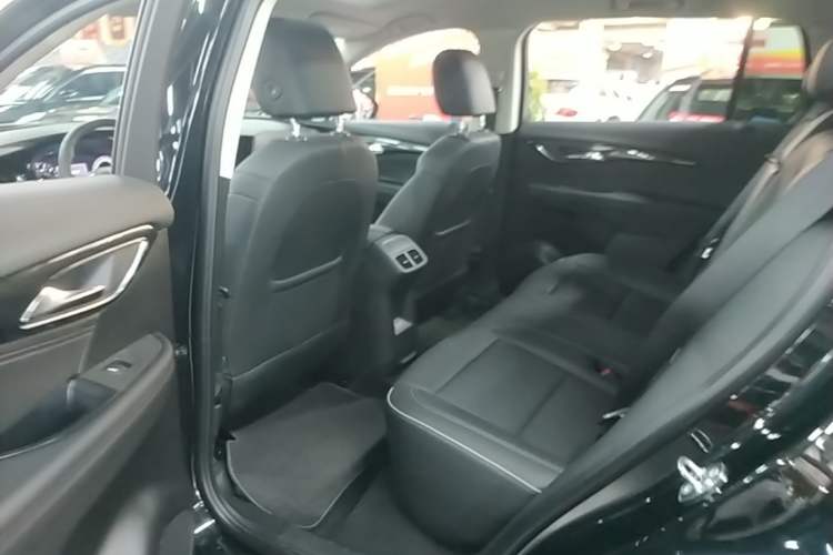 Used Buick Envision 2023 Encore Plus 652T Five-Seat All-Wheel-Drive Luxury Model
