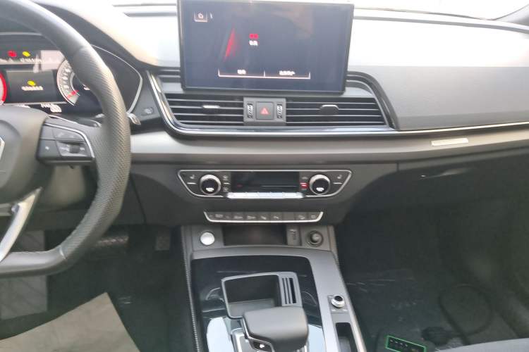 Used Audi Q5L Sportback 2021 40 TFSI Luxury Edition Audio And AC Panel