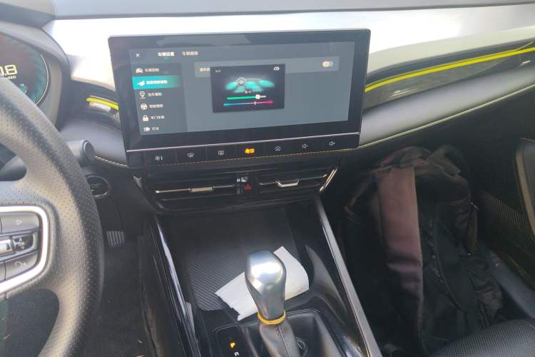 Used Roewe i5 2021 1.5L CVT Diamond Edition Audio And AC Panel