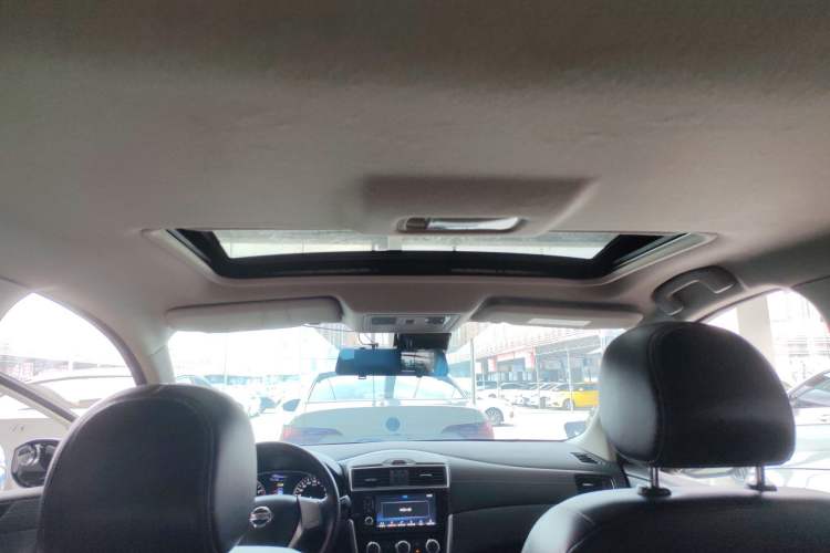 Used Nissan Tiida 2019 1.6L CVT Smart Drive Version China VI Standard Headliner