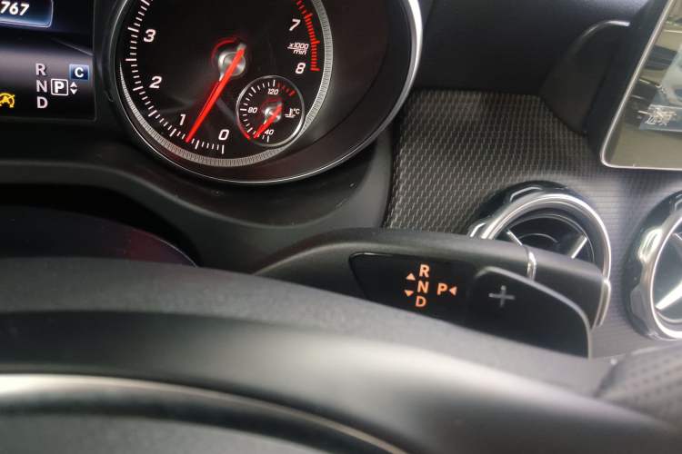 Used Mercedes-Benz GLA 2017 GLA 200 Fashion Model Gear Lever