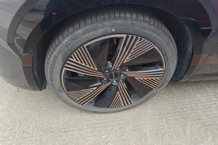 Used Lynk & Co 08 EM-P 2023 220 km Limited-Time Edition Exterior 4