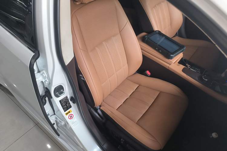 Used Lexus ES 2016 250 Midnight Special Limited Edition Right Front Seat