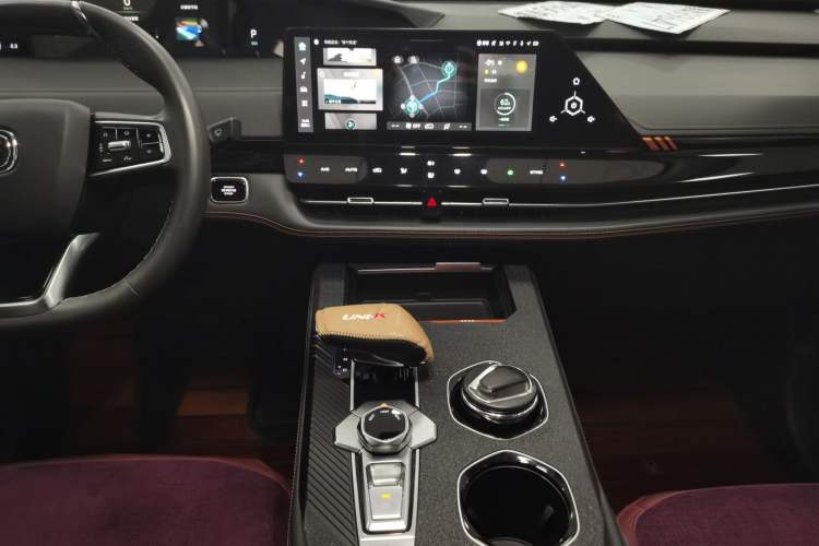 Used CHANGAN UNI-K 2021 2.0T Luxury Version Audio And AC Panel