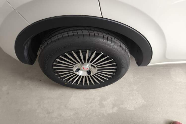 Used Wuling Bingo 2023 410 km Lingxi Deluxe Edition Right Rear Wheel Hub