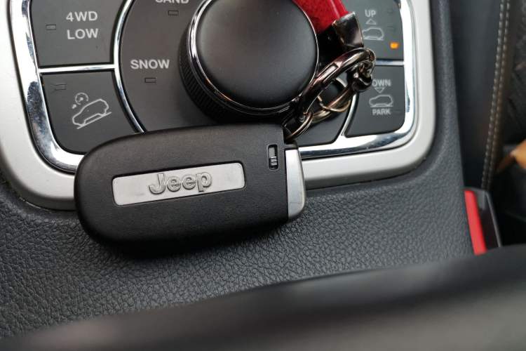 Used Jeep Grand Cherokee 2015 3.6L Luxury Navigation Edition
