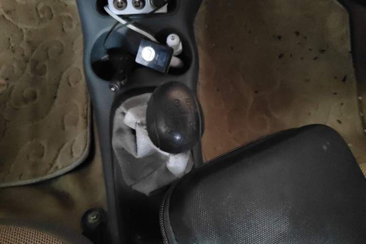 Used Baojun Lechi 2010 1.0L P-TEC Manual Superior Model Gear Lever