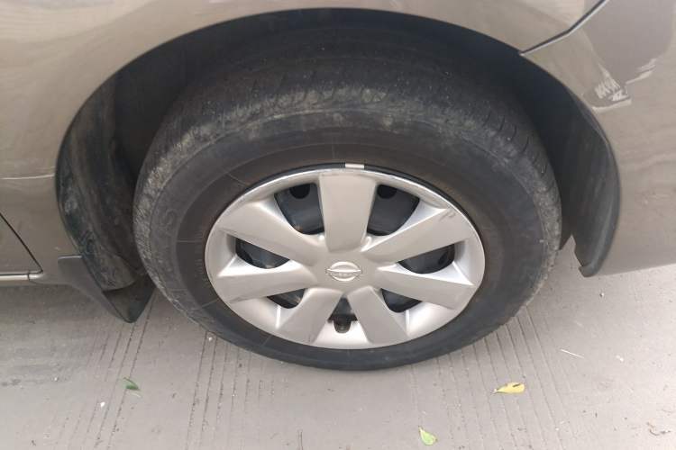 Used Nissan Sunny 2015 1.5XE Manual Comfort Edition Right Front Wheel Hub