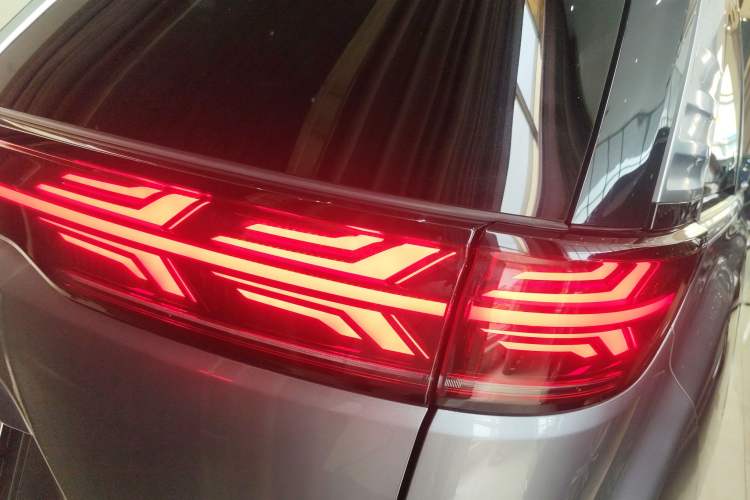 Used Denza D9 2022 DM-i 970 Four-Wheel Drive Flagship Model
