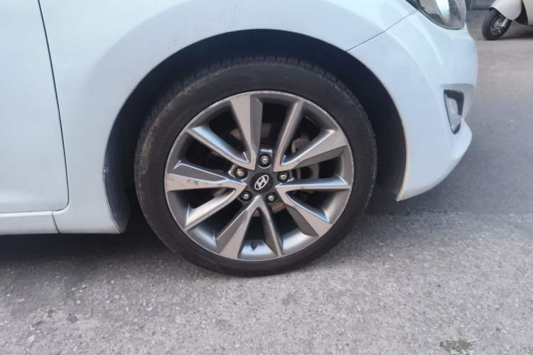 Used Hyundai Elantra (5th Generation / Langdong) 2015 1.6L Automatic Leading Model Right Front Wheel Hub