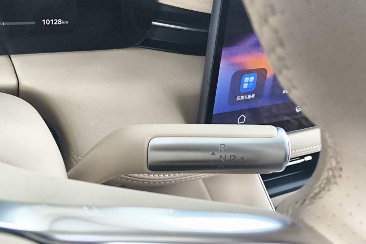 Used Hima AITO M5 2025 Extended-Range Ultra All-Wheel-Drive Version Gear Lever