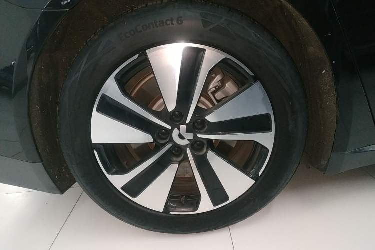 Used Nio ET7 2022 75 kWh Right Rear Wheel Hub