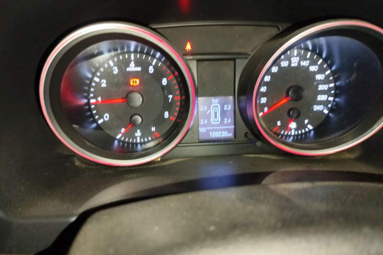 Used Haval H6 2015 Revised Version Sport Edition 1.5T Manual Transmission Two-Wheel Drive Elite Grade
