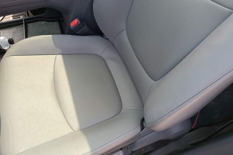 Used Toyota Granvia 2023 2.5L Hybrid Comfort Edition Left Front Seat