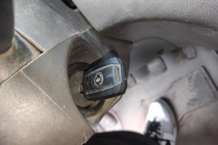 Used Dongfeng Shuaike 2013 Revised Version 1.5L Manual Comfort Trim 7 Seats China IV Standard Vehicle Key