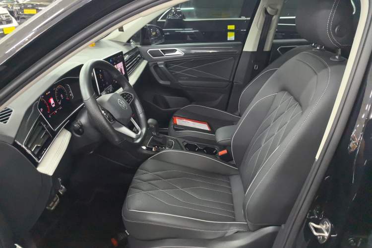 Used Volkswagen Tiguan L 2023 330TSI Automatic Two-Wheel Drive R-Line Enjoyment Edition Left Front Seat