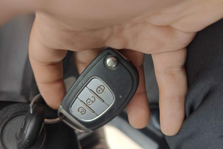 Used HYOSOW H3 2015 1.5L manual luxury version
