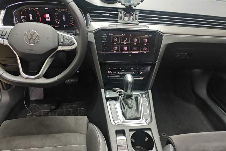 Used Volkswagen Magotan 2020 330TSI DSG Luxury Edition Audio And AC Panel