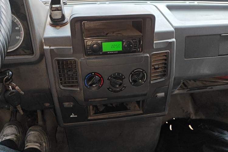 Used Iveco Daily 2017 2.5T A35 Low-Roof 5-7 Seater Passenger Van 47Z5
