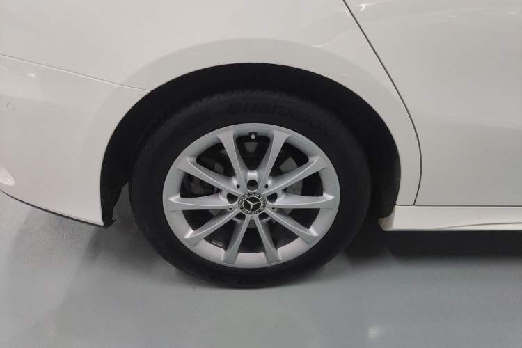 Used Mercedes-Benz A-Class 2022 Restyled A 200 L Sport Sedan Fashion Version Right Rear Wheel Hub