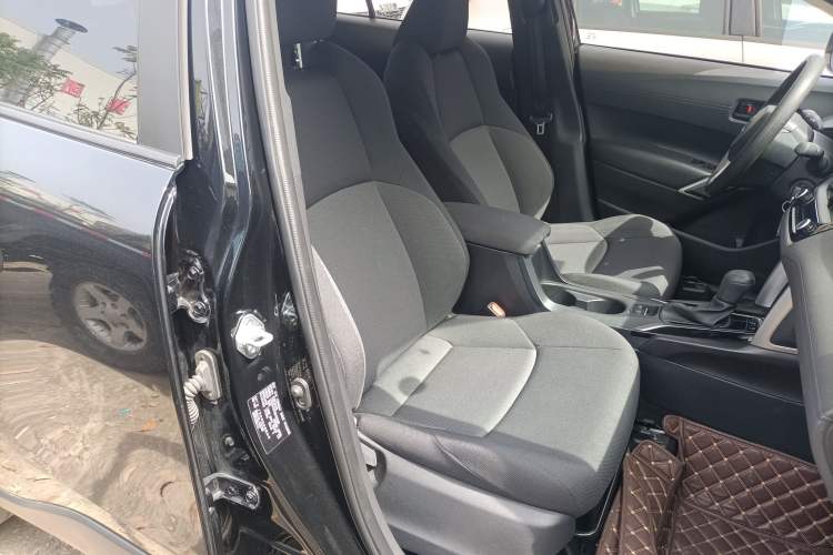 Used Toyota FRONTLANDER 2023 2.0L CVT Elite Edition Right Front Seat