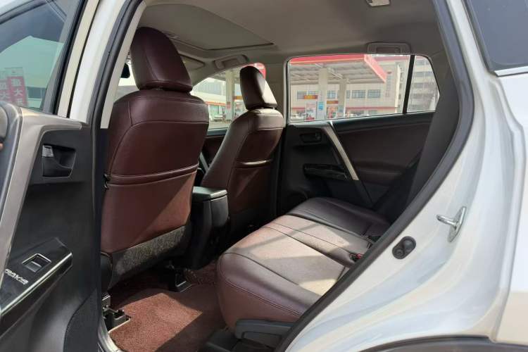 Used Toyota RAV4 2016 2.0L CVT Two-Wheel Drive Fashion Edition China V Standard