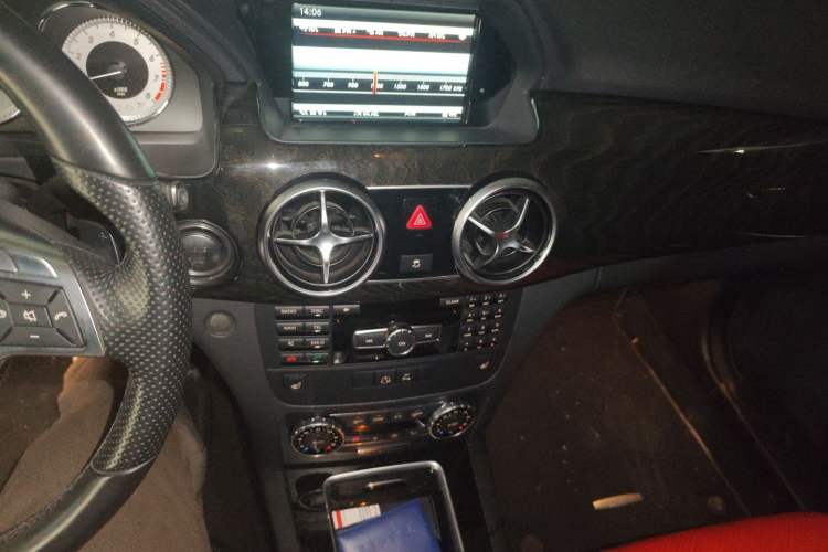 Used Mercedes-Benz GLK-Class 2015 GLK 300 4MATIC Luxury Ultimate Edition Audio And AC Panel