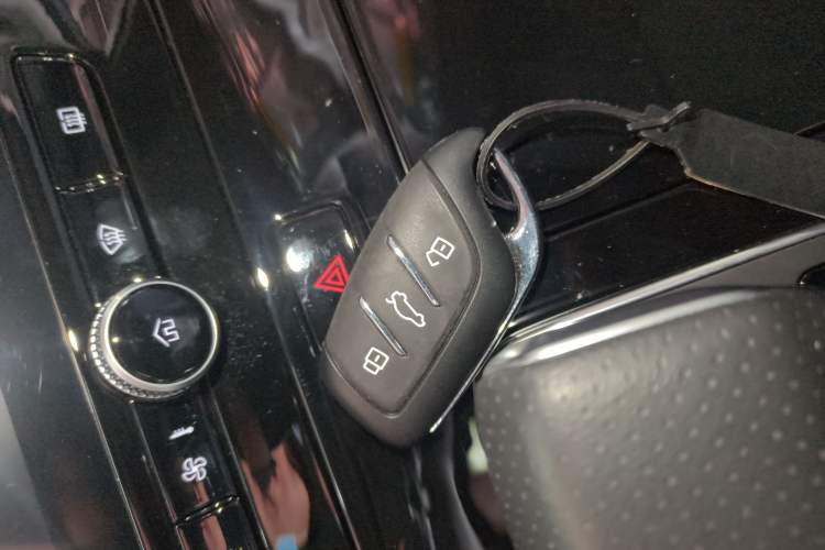 Used Roewe i6 MAX New Energy 2021 EV 500 Skyroof Deluxe Edition
