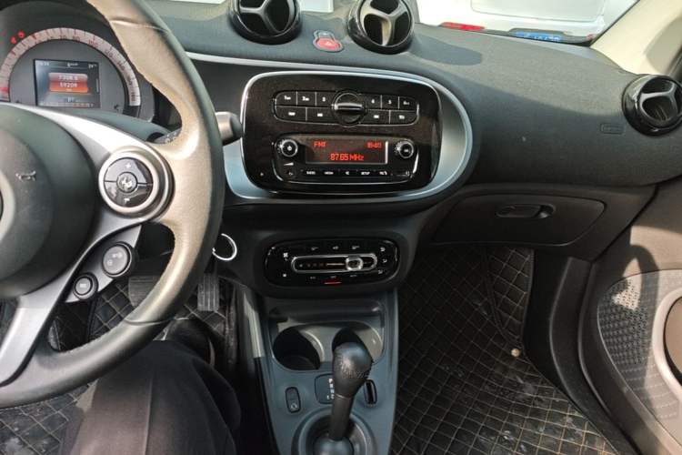 Used smart fortwo 2015 1.0L 52 kW Hardtop Passion Edition Audio And AC Panel