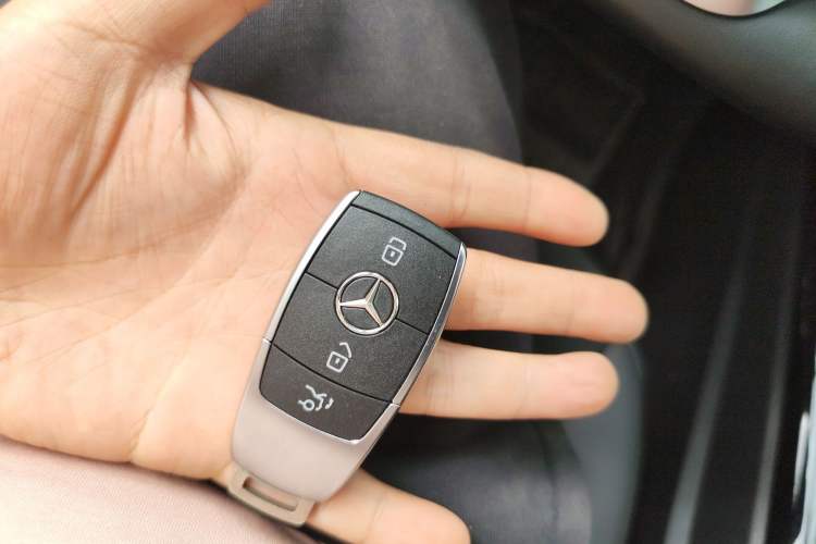 Used Mercedes-Benz A-Class 2022 Revised Version A 200 L Sport Sedan Fashionable Style Vehicle Key