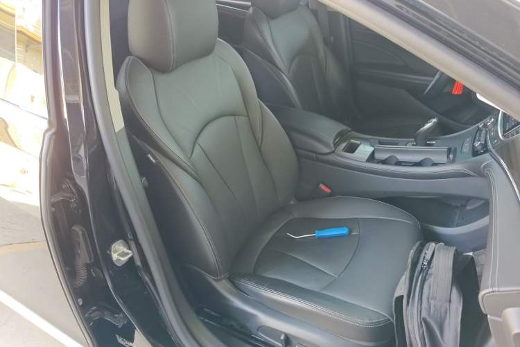 Used Buick LaCrosse 2022 652T Luxury Version Right Front Seat