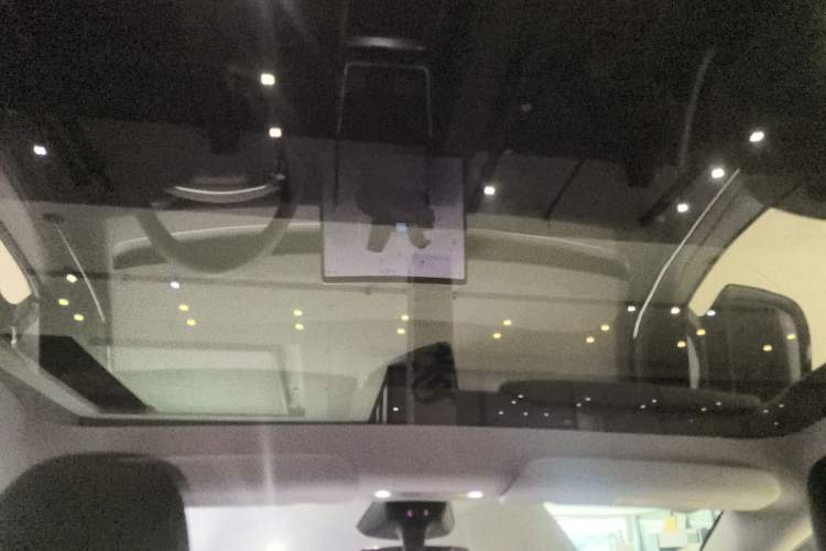 Used Tesla Model Y 2025 Long-Range All-Wheel-Drive Version
